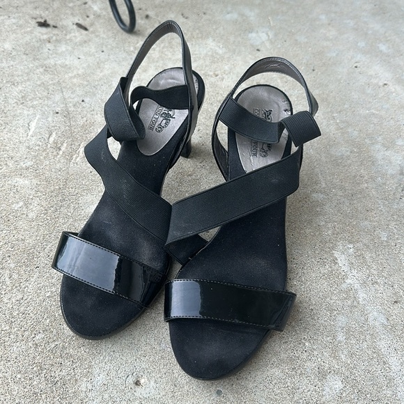 Coach and Four black heels size 7.5 women’s - Picture 2 of 5